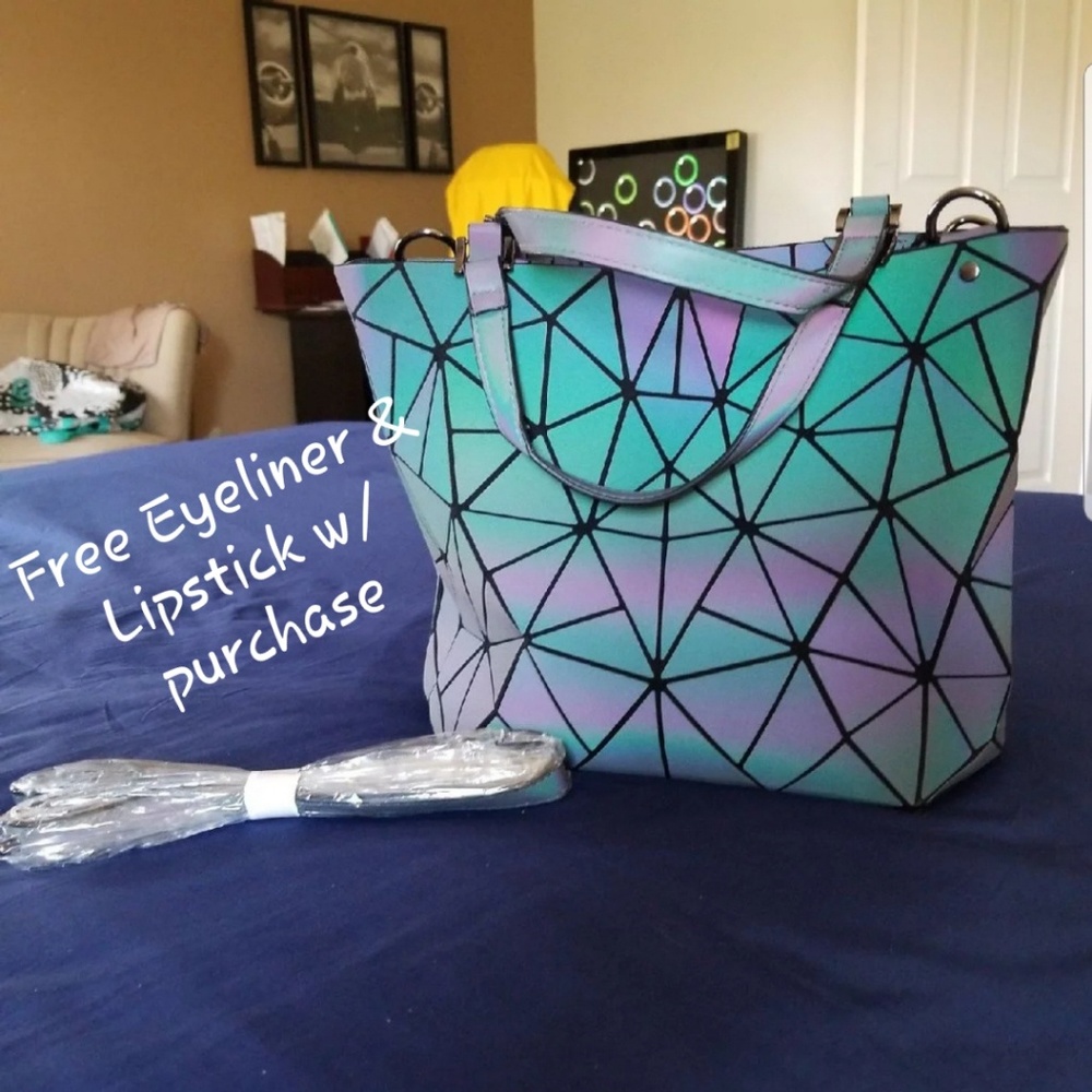 Geometric luminous purse